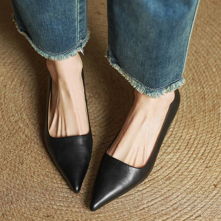 Anok 本革 キトゥンヒール パンプス