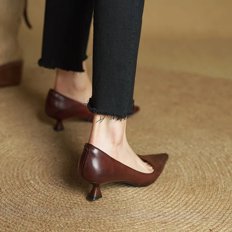 Anok 本革 キトゥンヒール パンプス